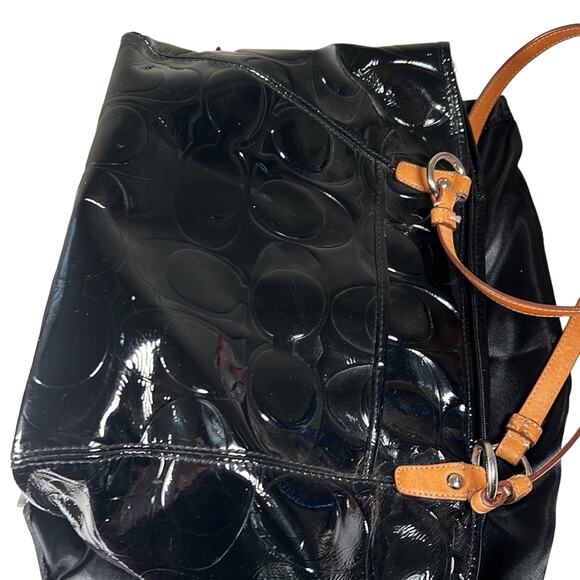 Coach Embossed C Patent Leather
Black Tote Bag Shoulder bag zip closure - Picture 7 of 9